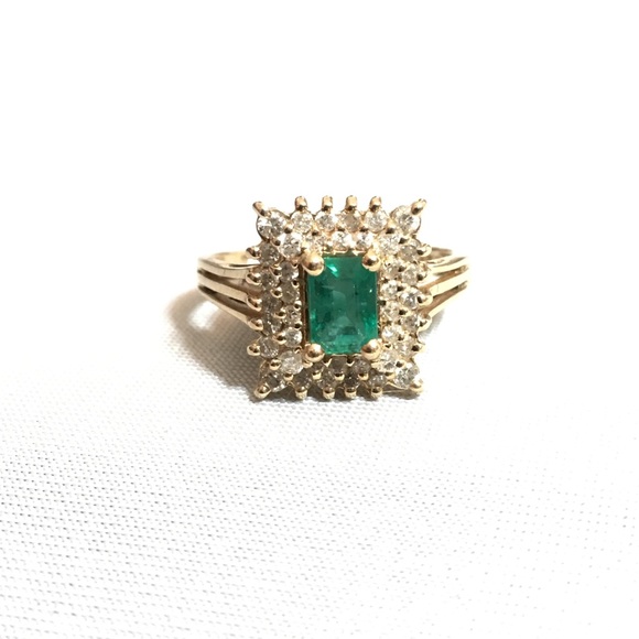 EMERALD AND DIAMOND COCKTAIL RING - Picture 3 of 7